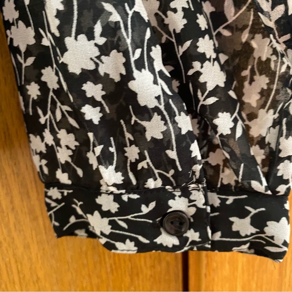 OLD NAVY • Semi-Sheer Floral Long Sleeve Top - Size L - Picture 5 of 16